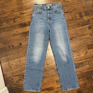 Levi's Women's Straight Leg Jeans - Medium Wash